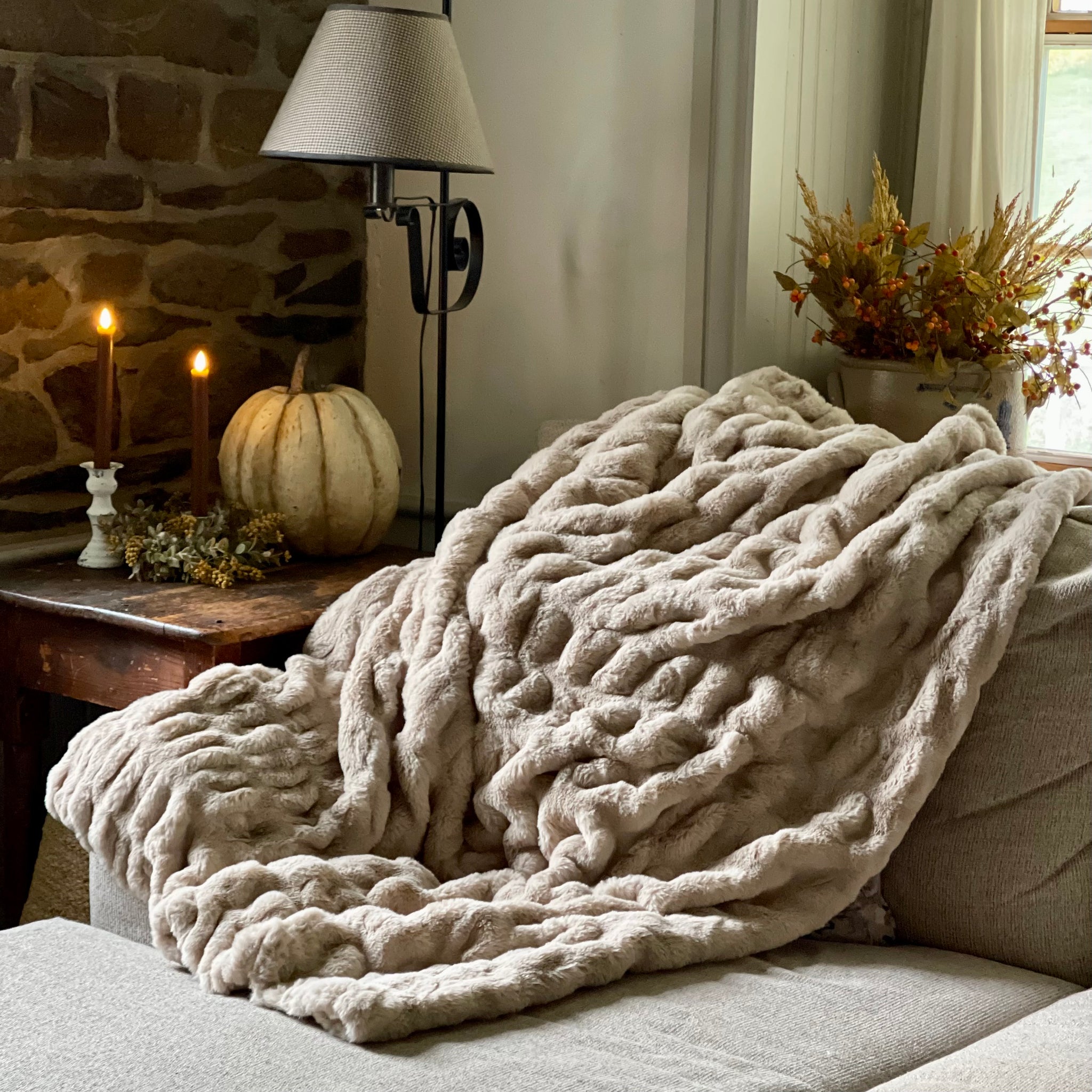 Heirloom Soft Tan Throw – Luxury Faux Fur Blanket