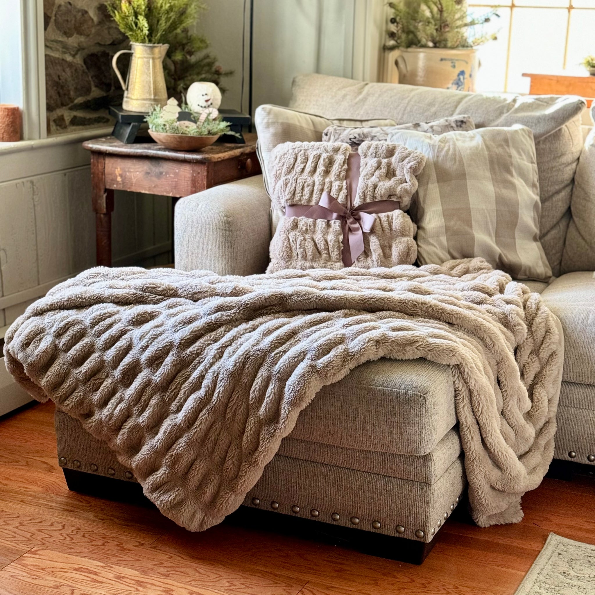 Heirloom Soft Tan Throw – Luxury Faux Fur Blanket