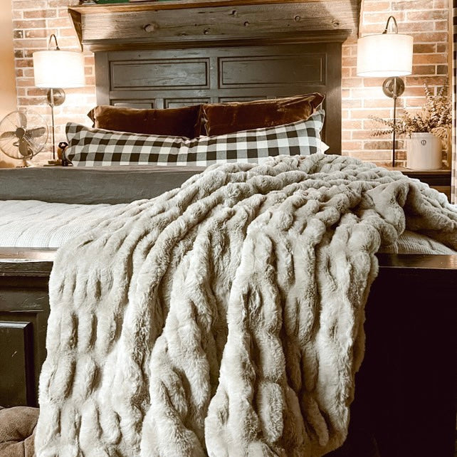Heirloom Soft Tan Throw – Luxury Faux Fur Blanket