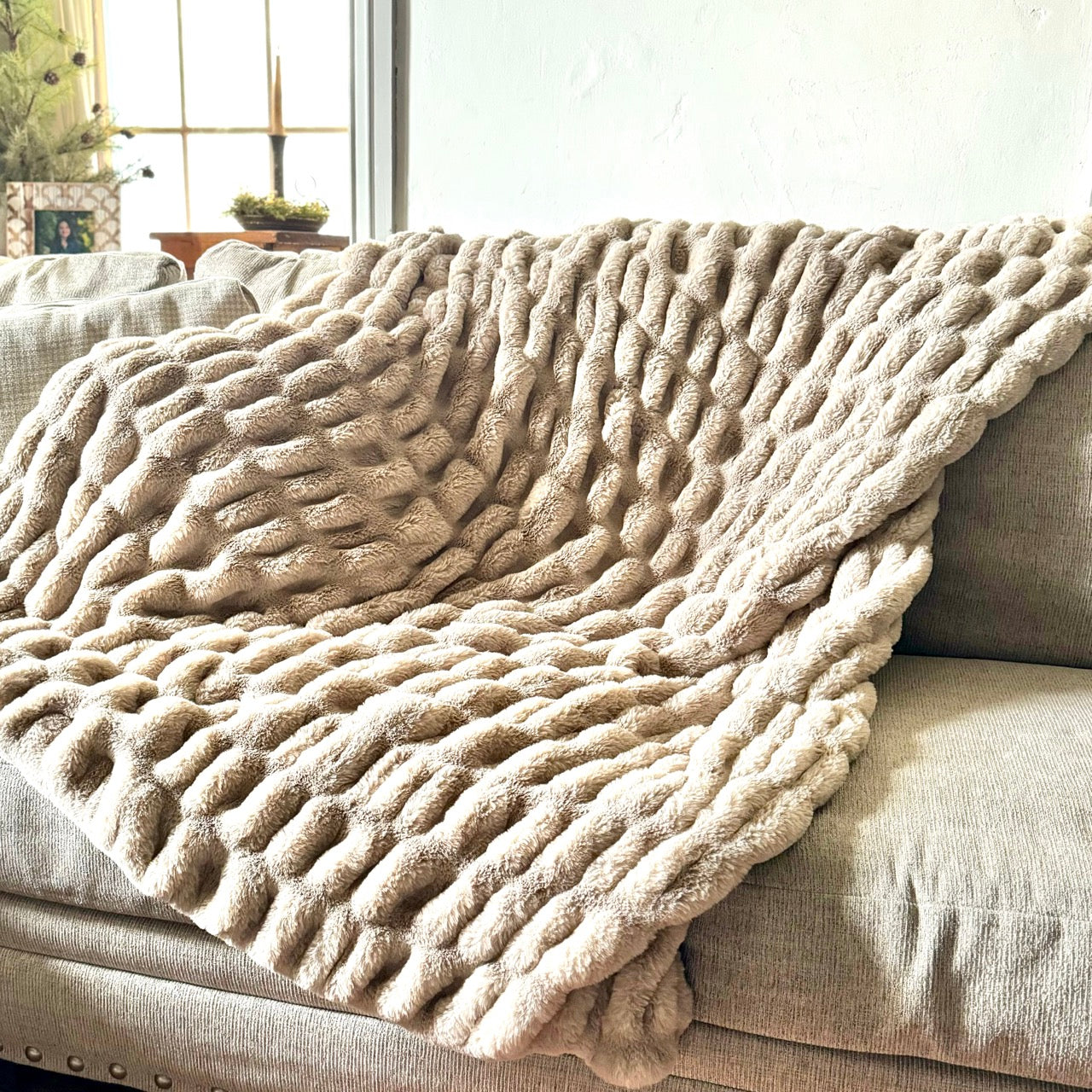 Heirloom Soft Tan Throw – Luxury Faux Fur Blanket