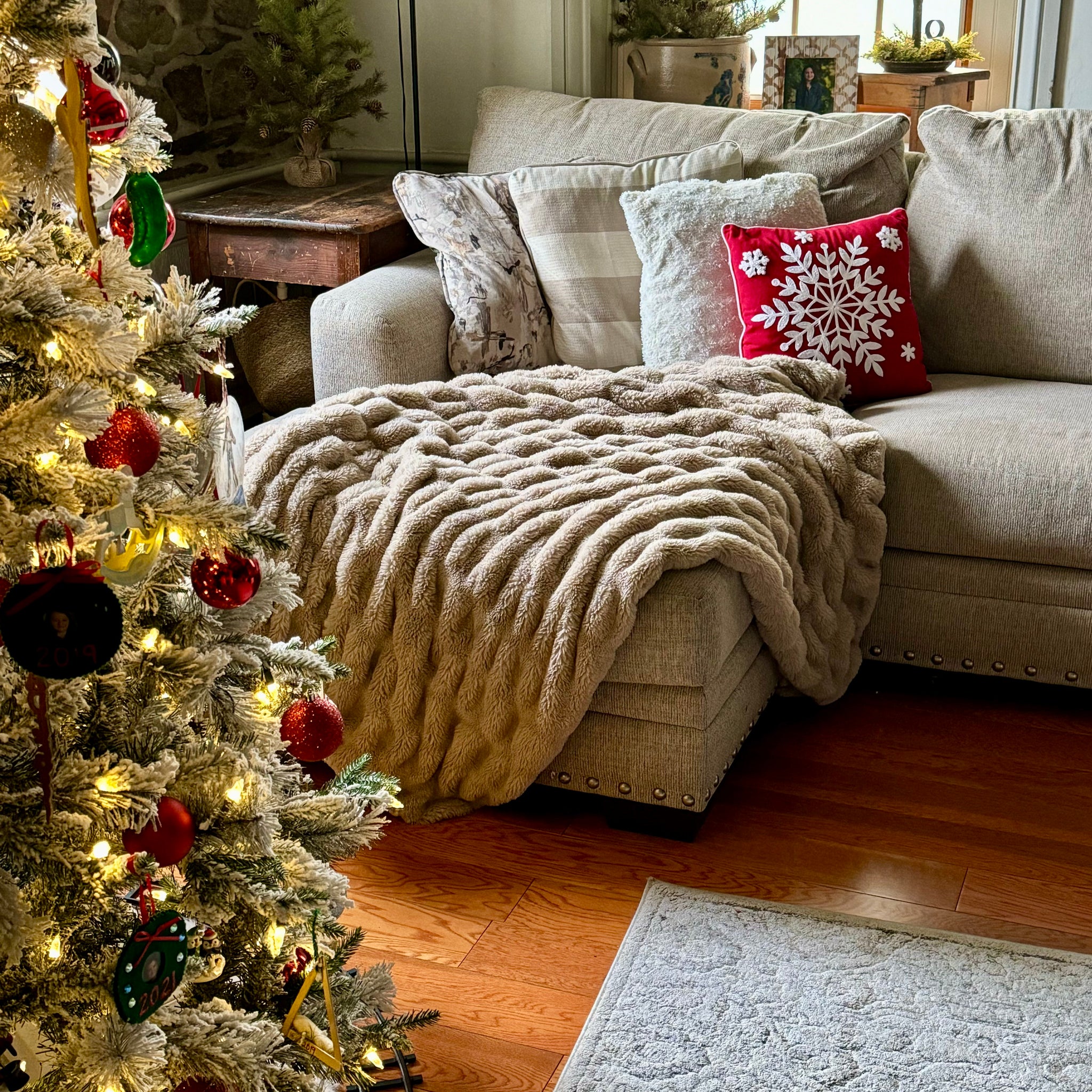 Heirloom Soft Tan Throw – Luxury Faux Fur Blanket