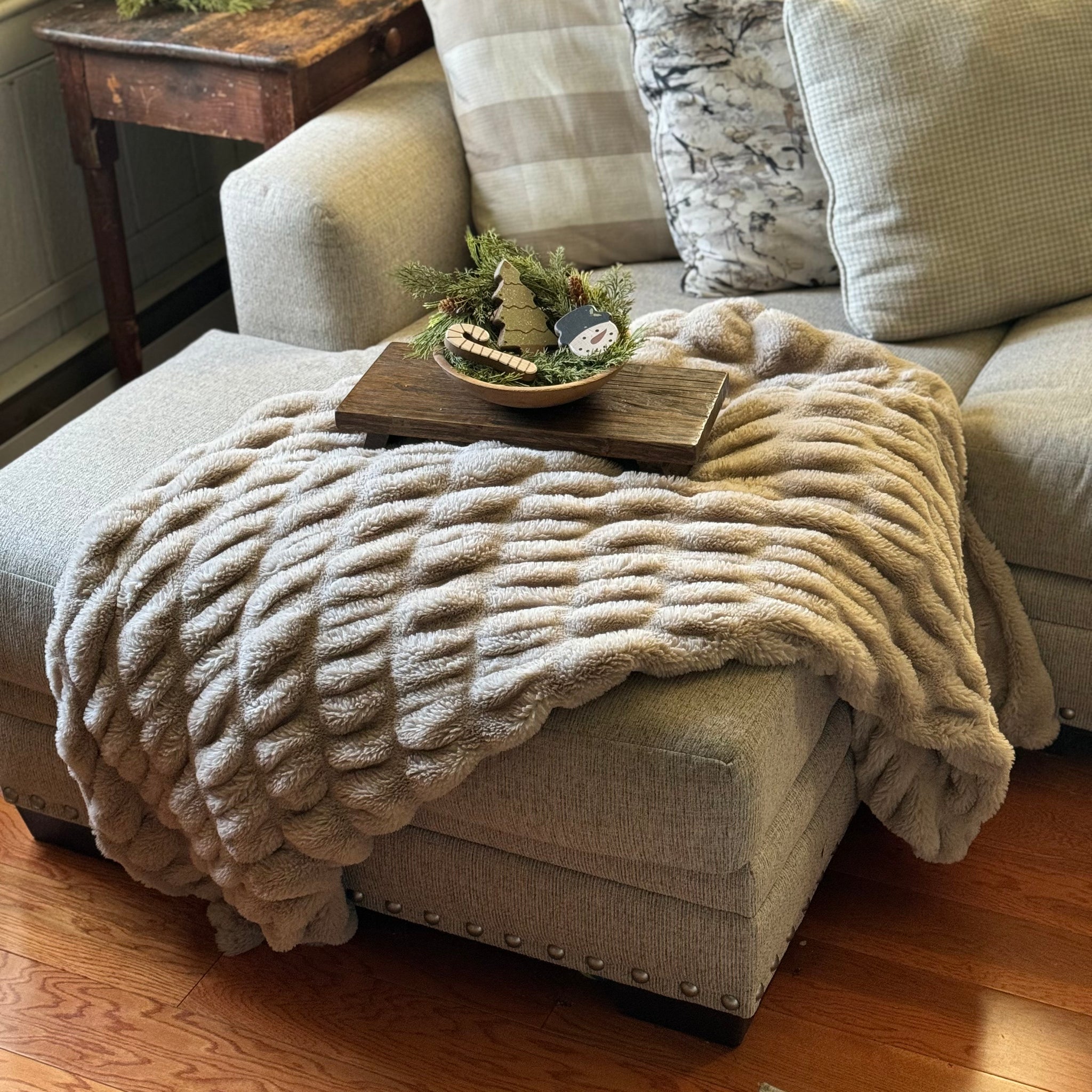 Heirloom Soft Tan Throw – Luxury Faux Fur Blanket