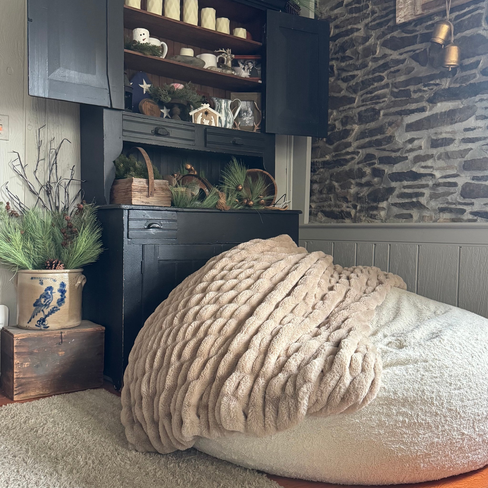 Luxury Faux Fur Blanket - Heirloom Soft Tan Throw