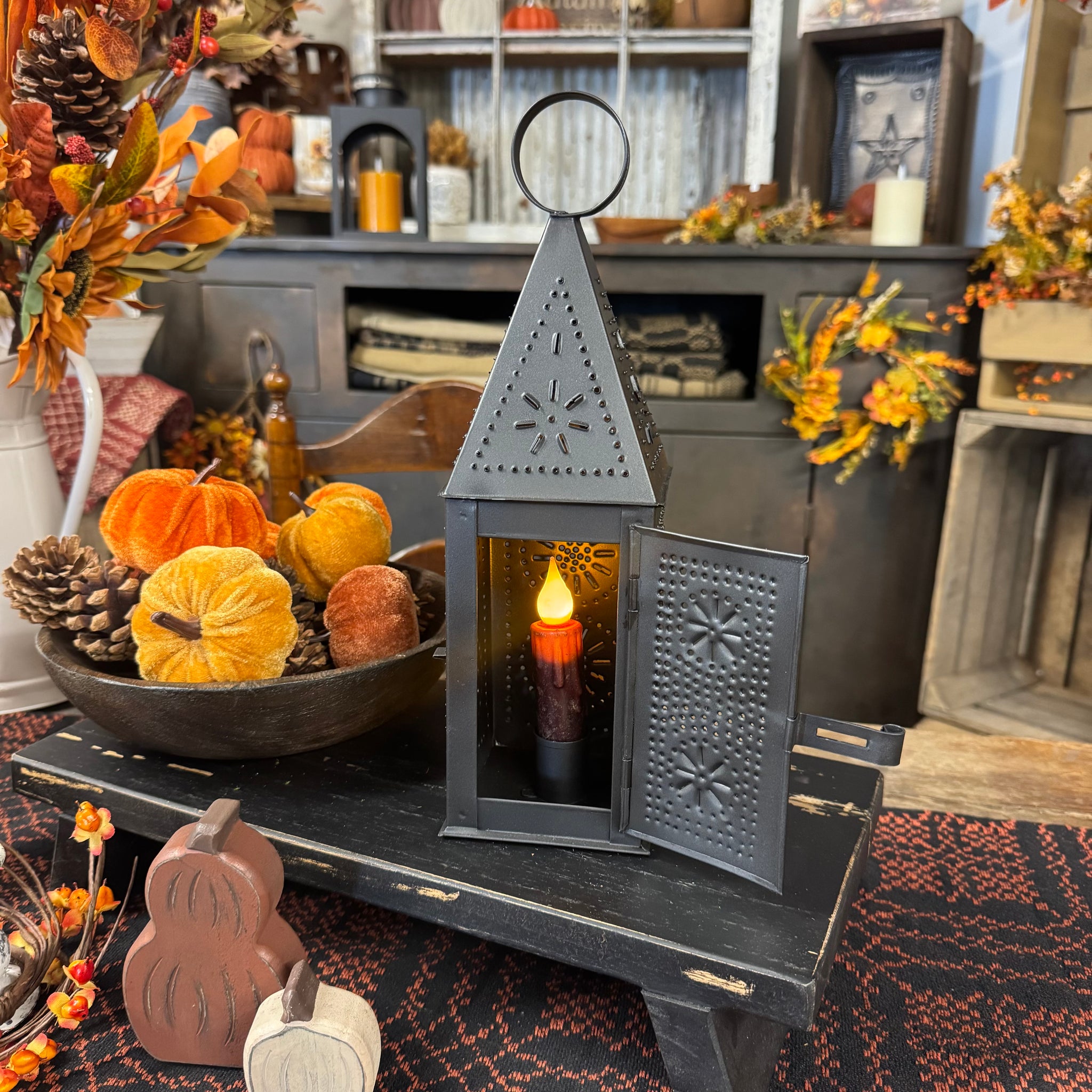 Chapel Lantern w/ Candle Set