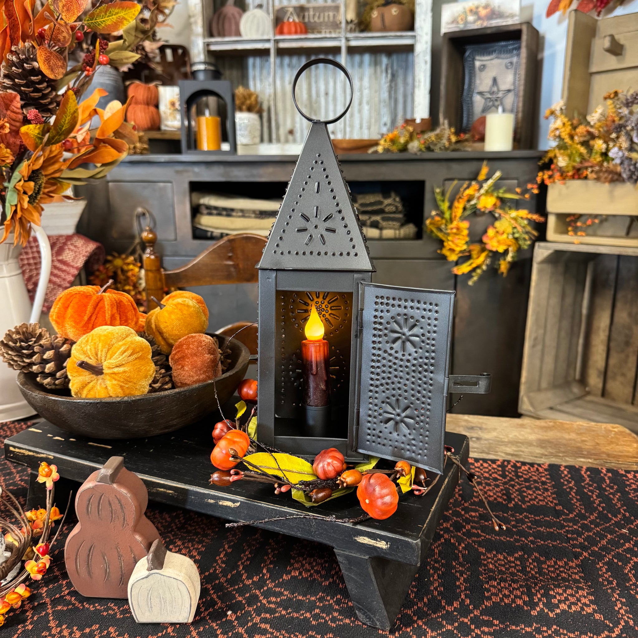 Chapel Lantern w/ Candle Set