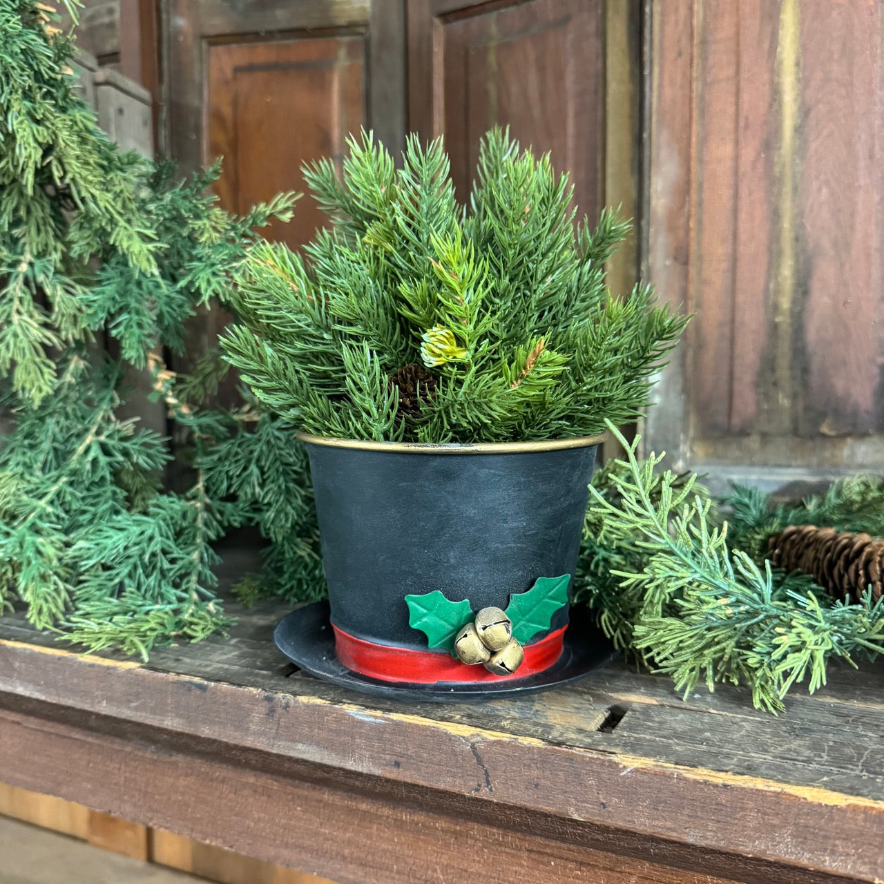 Frosty Top Hat Planter
