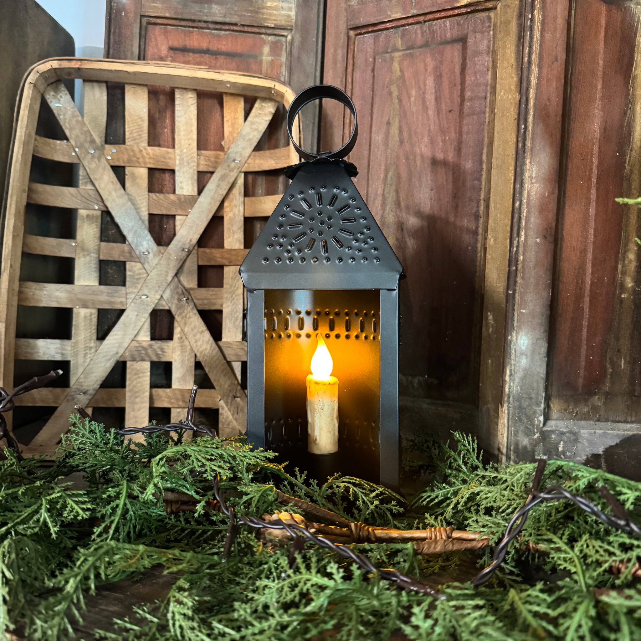 Windsor Lantern w/Candle Set