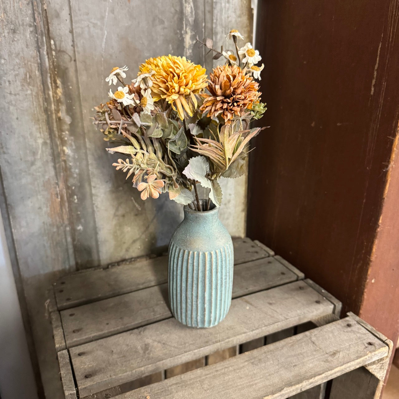 Golden Chrysanthemum Set w/Vase!