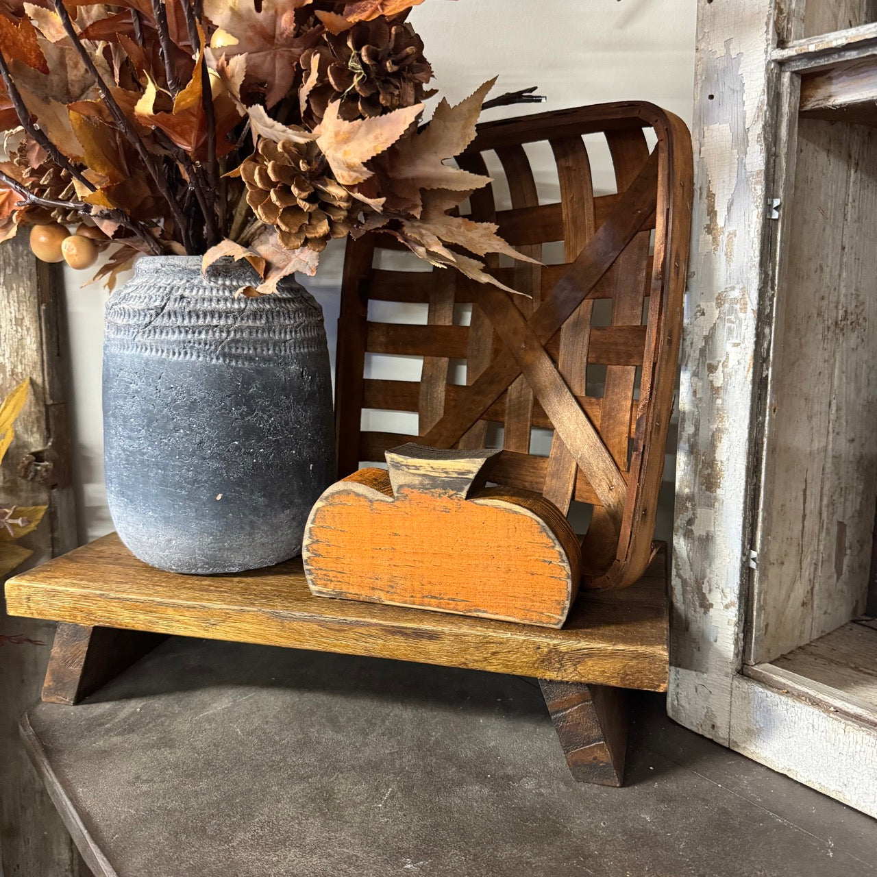 Wooden Pumpkin Sitter