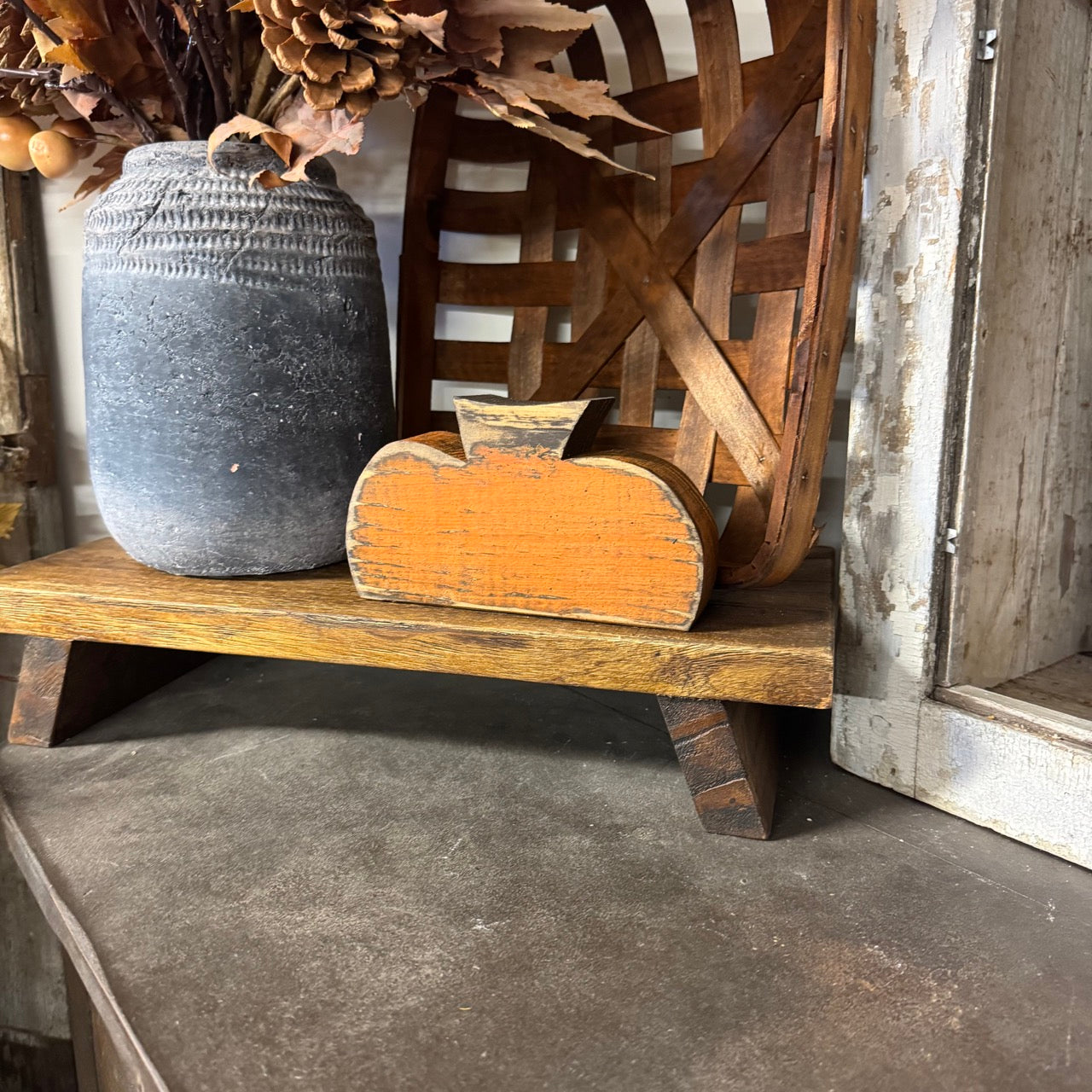 Wooden Pumpkin Sitter
