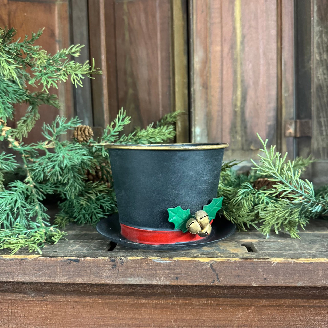 Frosty Top Hat Planter