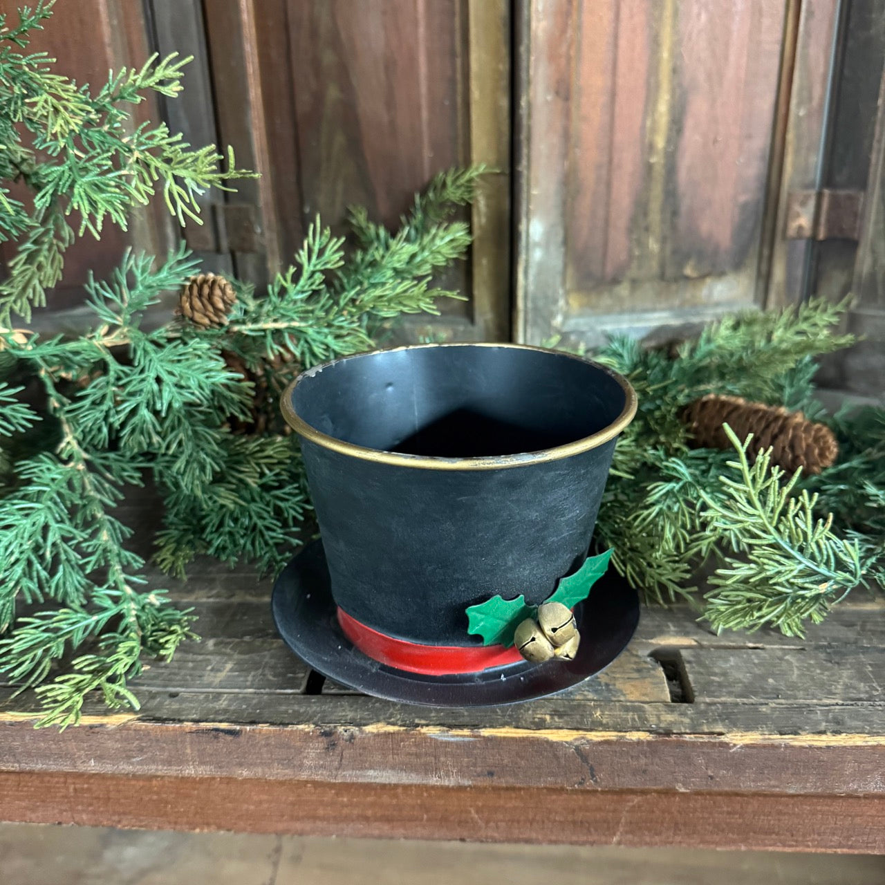 Frosty Top Hat Planter