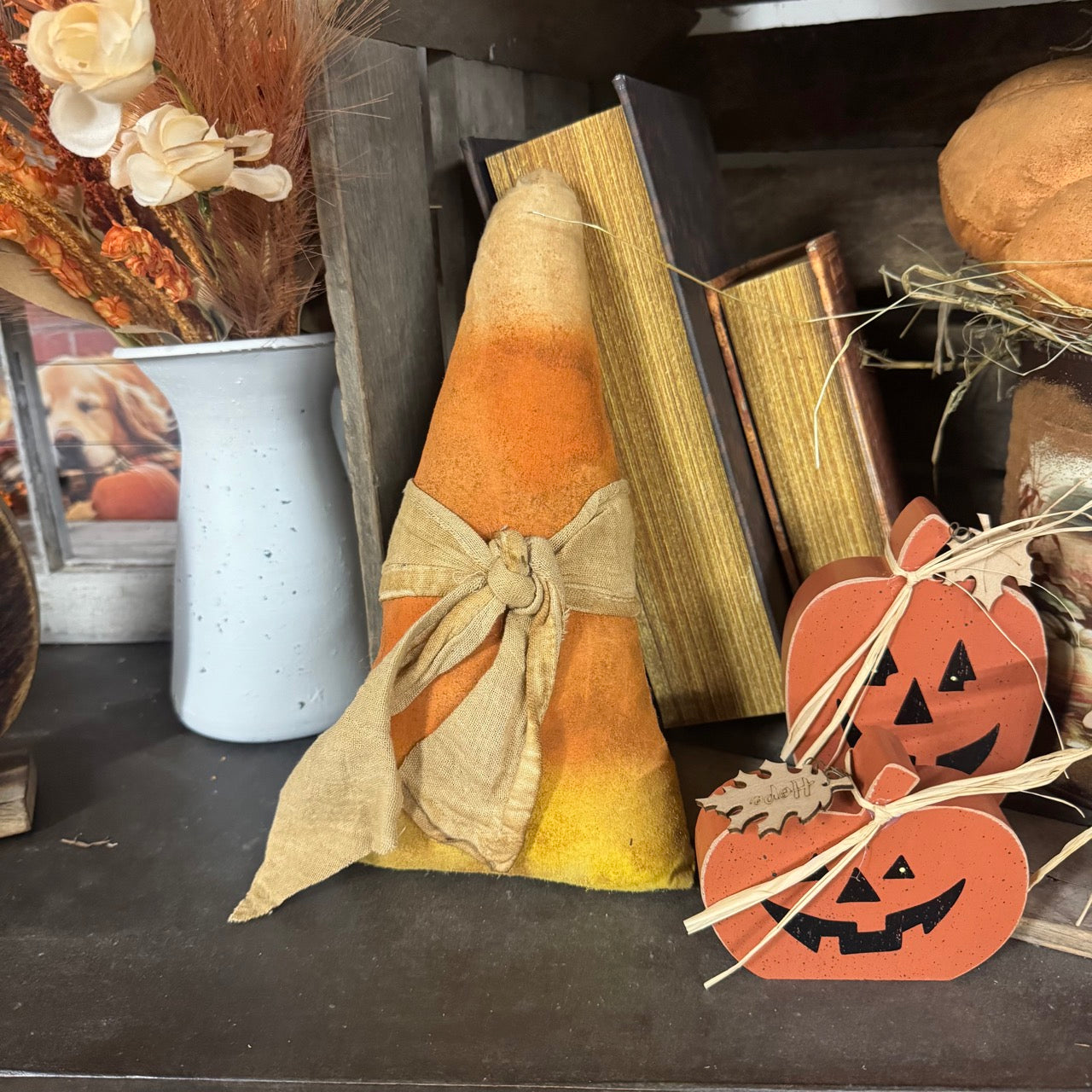 Olde Corn Stitch – Primitive Candy Corn Décor