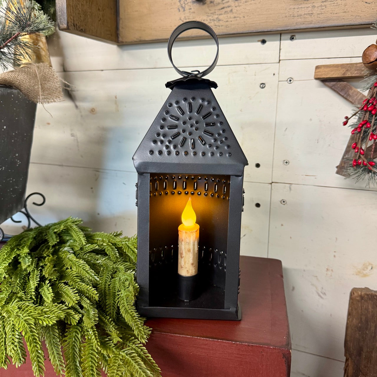 Windsor Lantern w/Candle Set